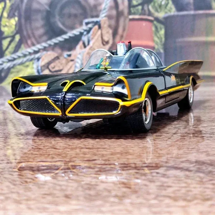 Toyland — Batmobile DieCast Model Car – 1:32 Scale Collectible