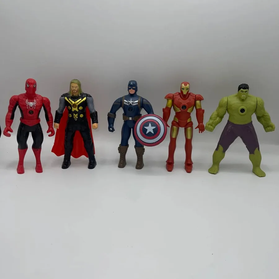 Toyland — Avengers 5-Action Figures set with Projection Light