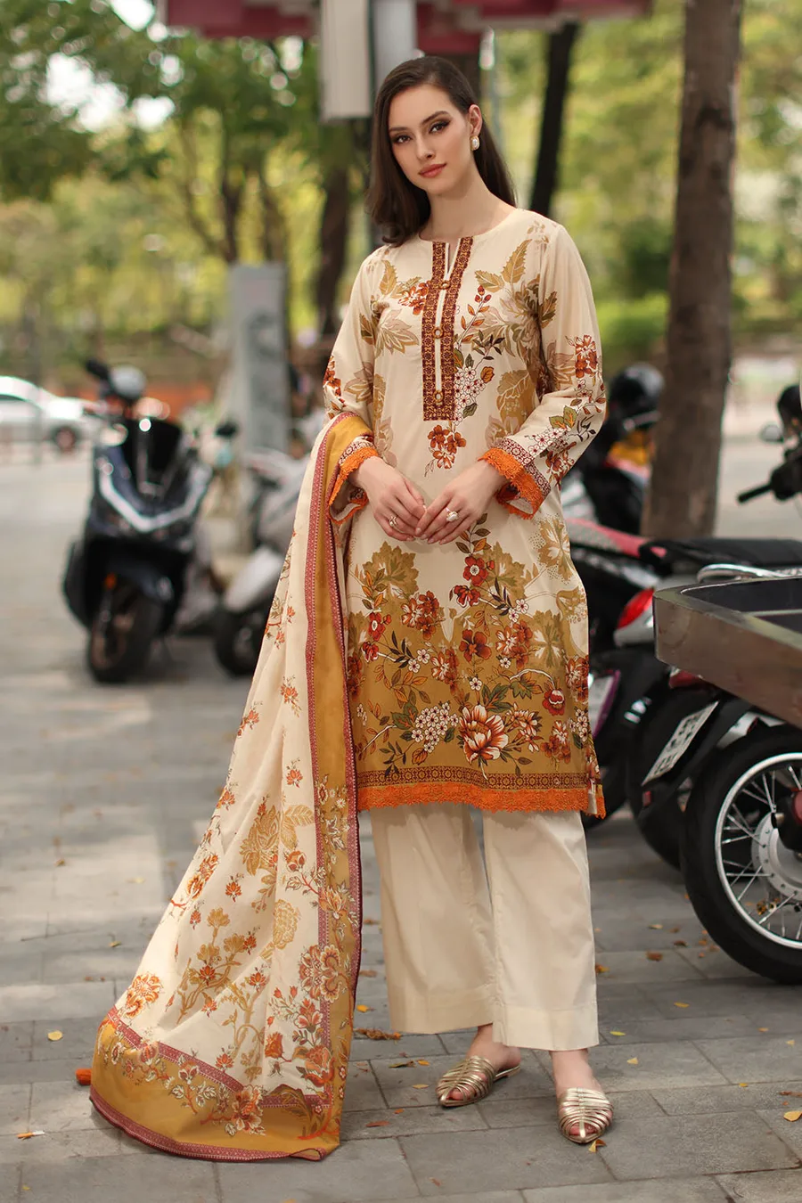 Gul Ahmed — 3 Piece Embroidered Printed Lawn Suit with Printed Lawn Dupatta