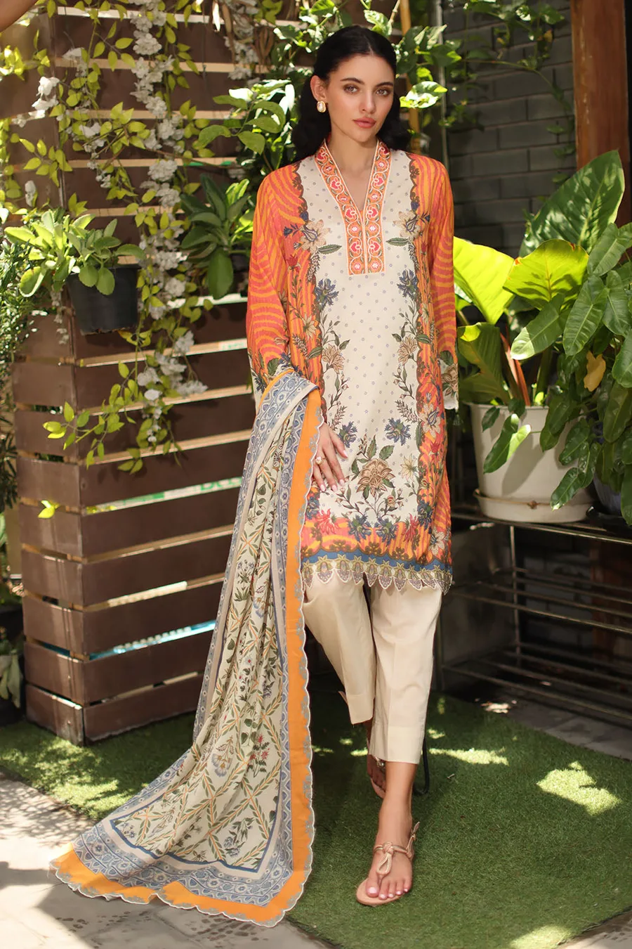 Gul Ahmed — 3 Piece Printed Lawn Suit with Printed Lawn Dupatta and Lace