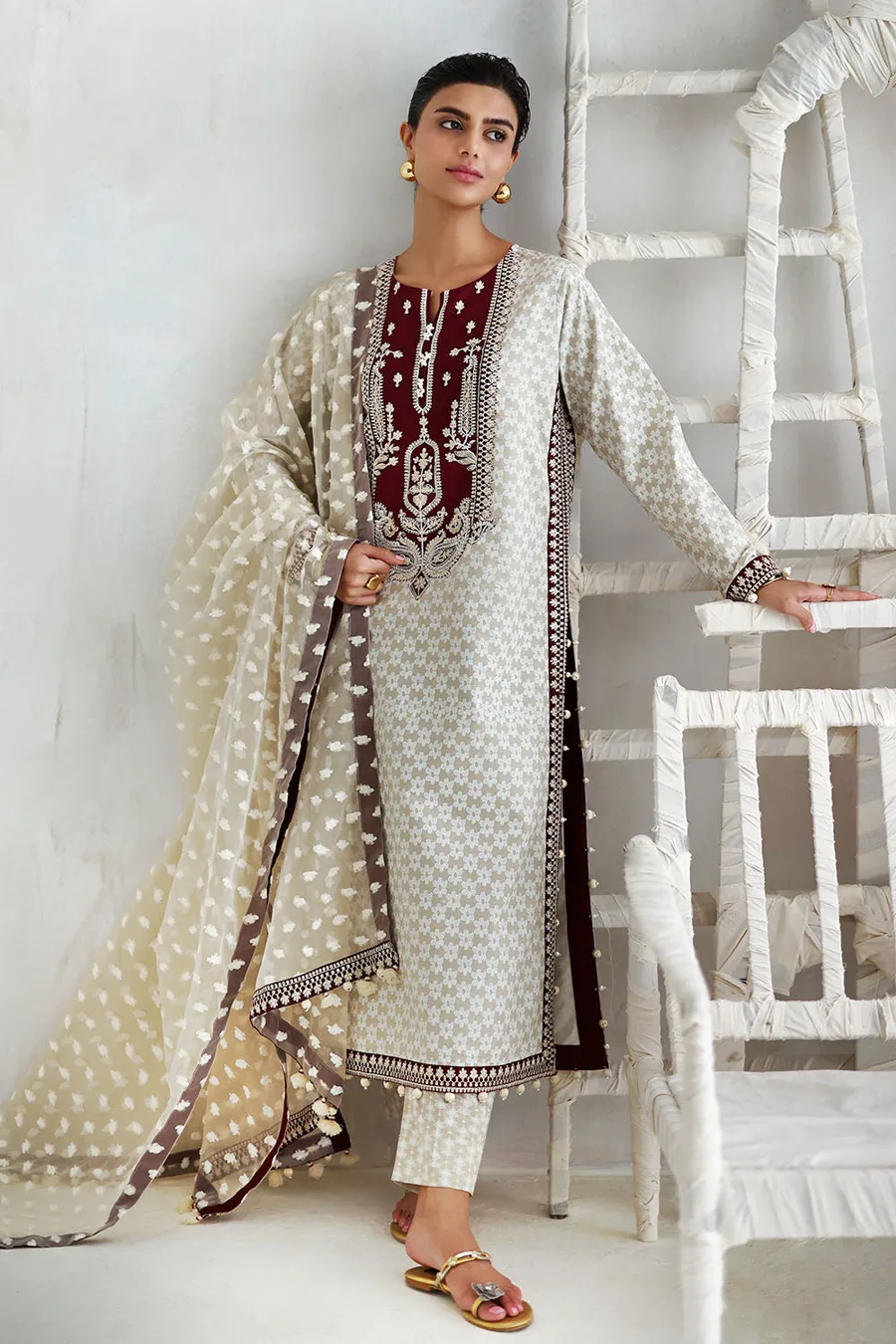 Gul Ahmed — 3 Piece Lacquer Printed Lawn Suit with Jacquard Organza Dupatta and Embroidered Borders